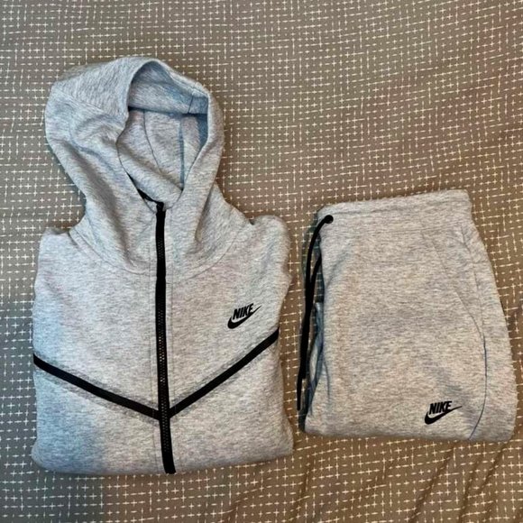 Nike Tech Fleece Hoodie + Pants